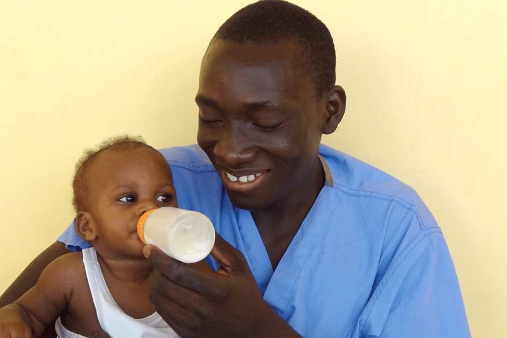 Betreuer im Babyhaus in Haiti NPH