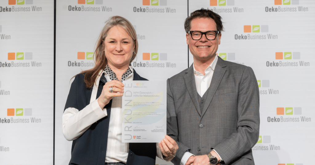 Verleihung Ökobusiness Jürgen Czernohorszky und Martina Olinowetz